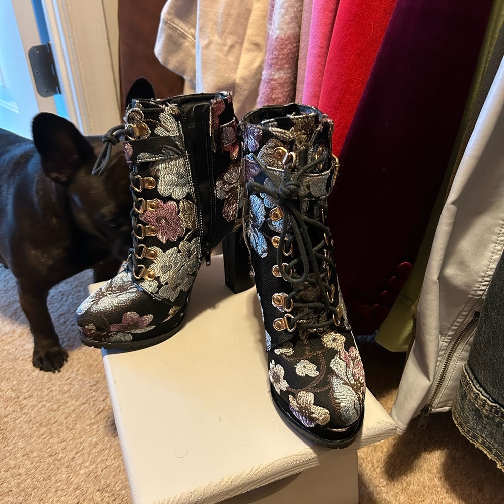 Shoe Dazzle Black Floral Lace Up Boots
